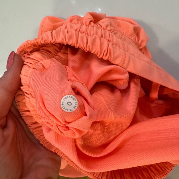 Lululemon Hotty Hot 2.5” lined Women's Athletic Shorts - Picture 3 of 4